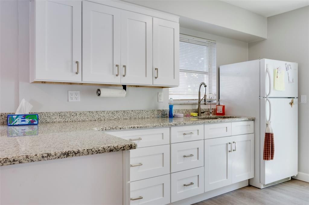 Под контрактом: $85,000 (2 спален, 1 ванн, 1180 Квадратных фут)