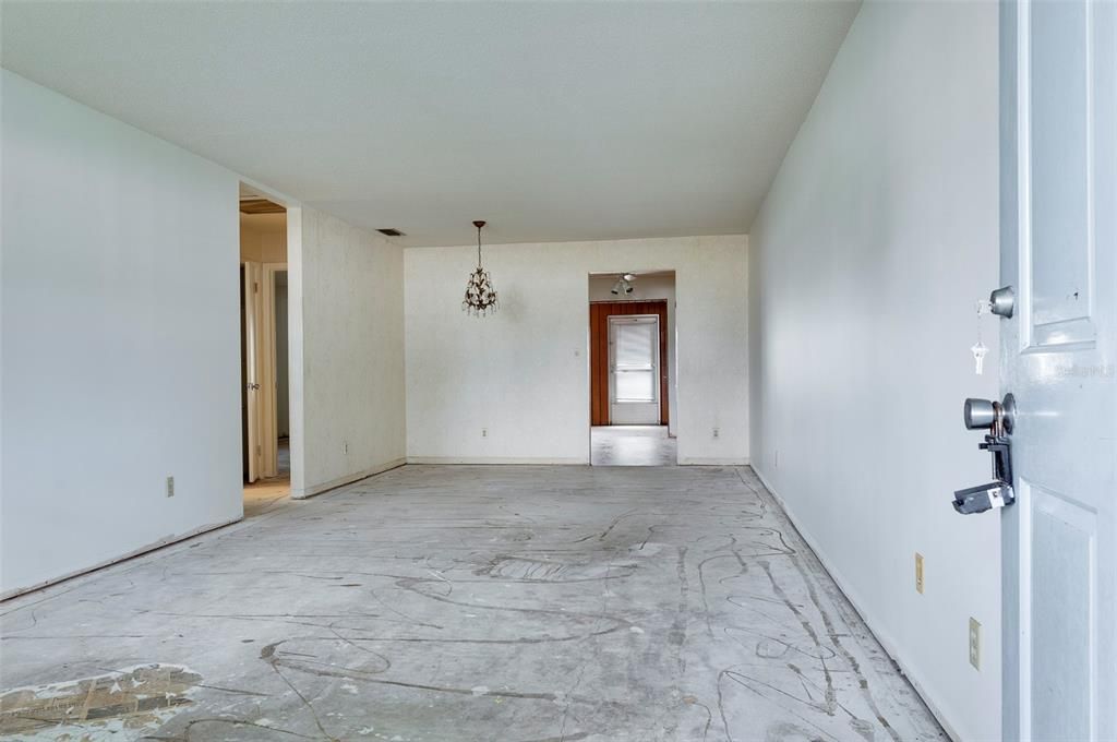 Под контрактом: $85,000 (2 спален, 1 ванн, 1180 Квадратных фут)