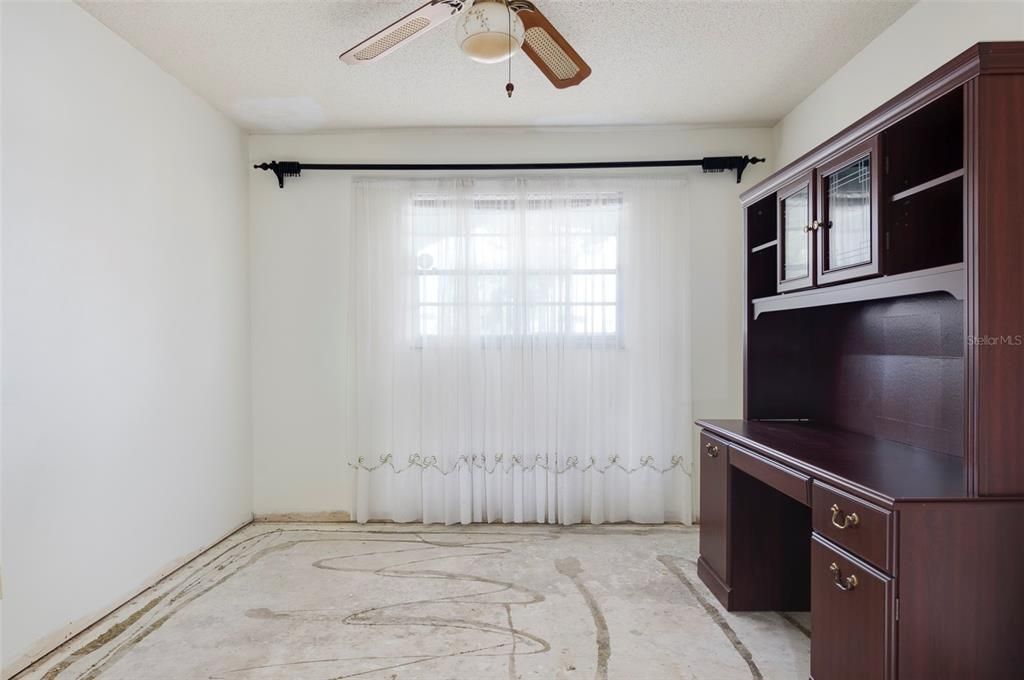 Под контрактом: $85,000 (2 спален, 1 ванн, 1180 Квадратных фут)