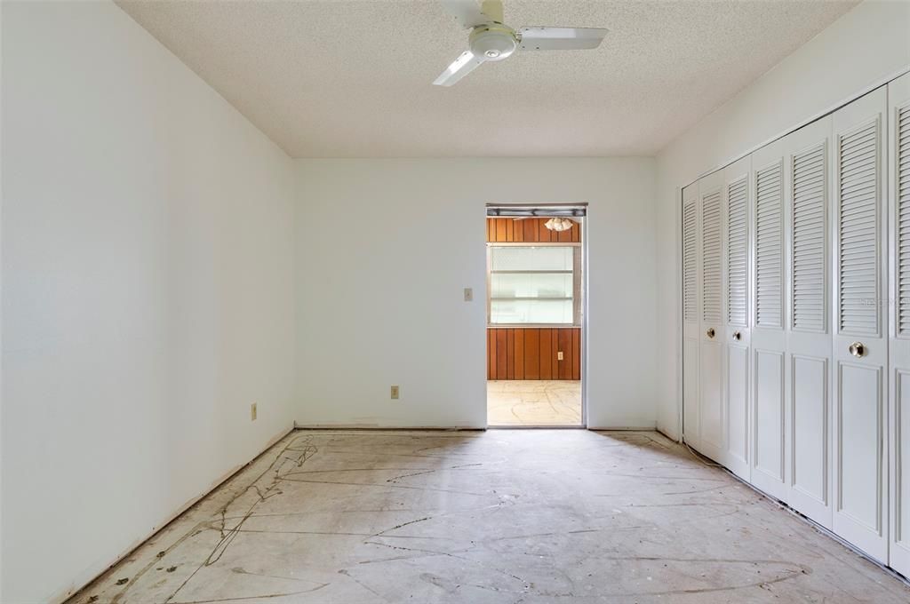 Под контрактом: $85,000 (2 спален, 1 ванн, 1180 Квадратных фут)