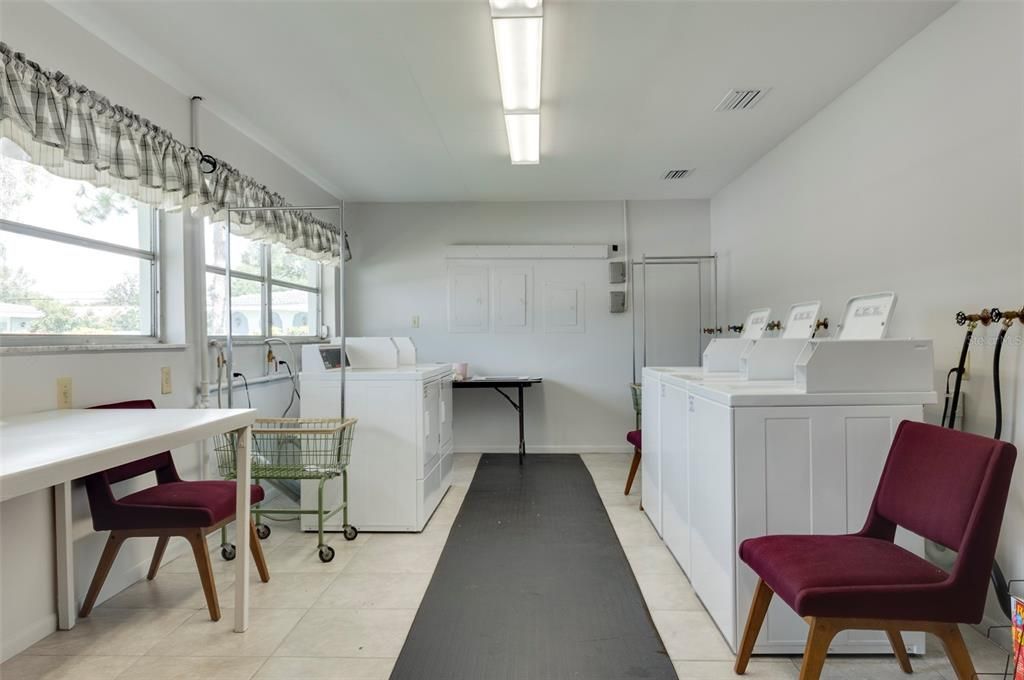 Под контрактом: $85,000 (2 спален, 1 ванн, 1180 Квадратных фут)