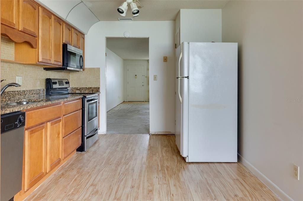 Под контрактом: $85,000 (2 спален, 1 ванн, 1180 Квадратных фут)