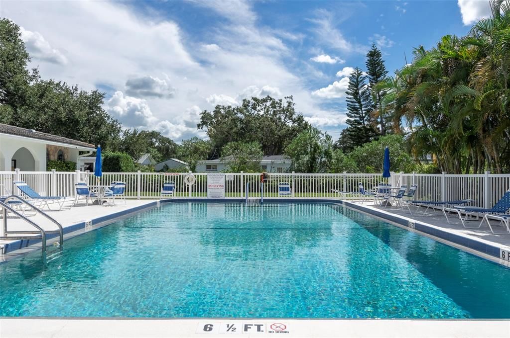 Под контрактом: $85,000 (2 спален, 1 ванн, 1180 Квадратных фут)