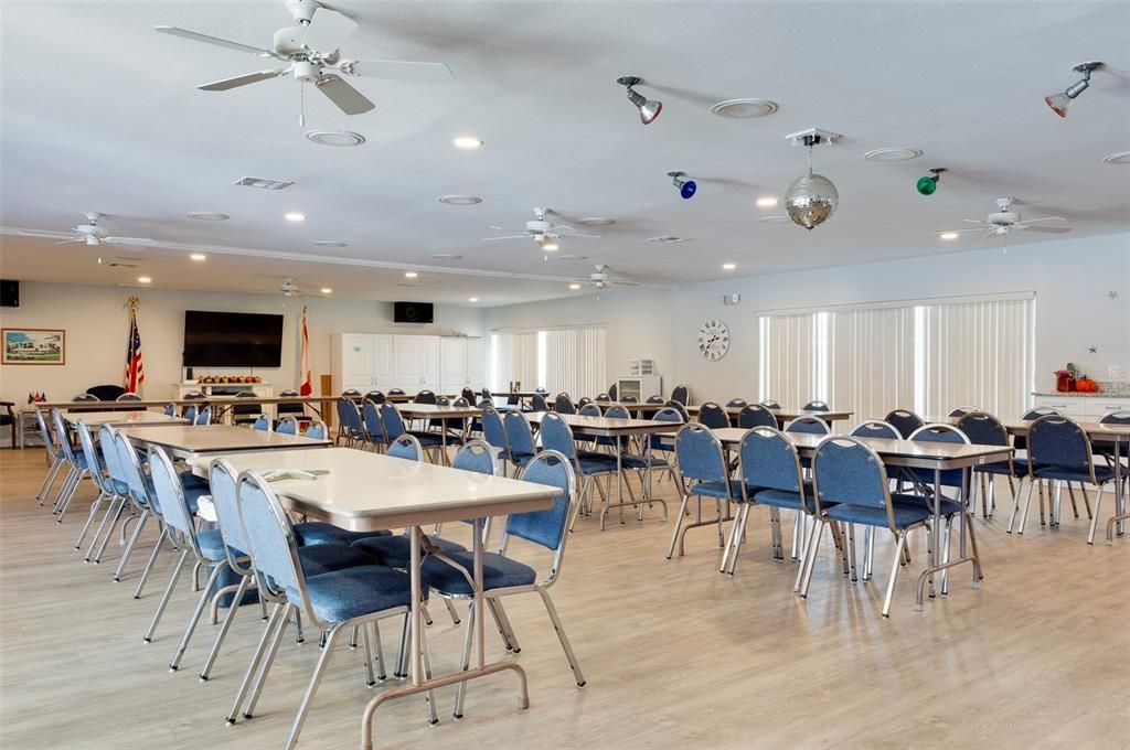 Под контрактом: $85,000 (2 спален, 1 ванн, 1180 Квадратных фут)