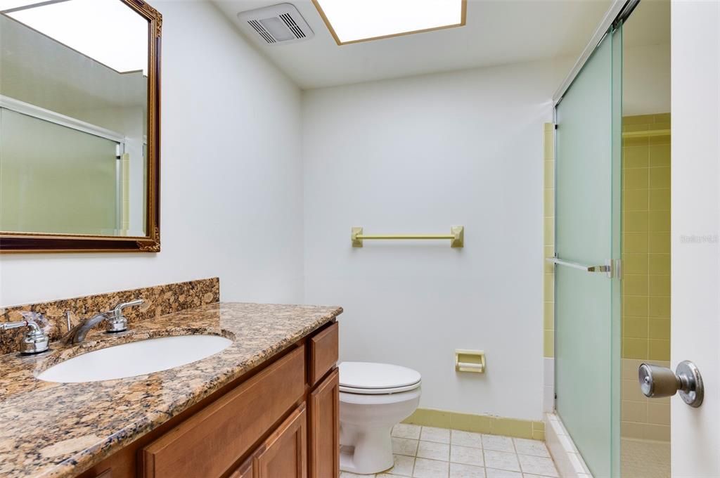 Под контрактом: $85,000 (2 спален, 1 ванн, 1180 Квадратных фут)