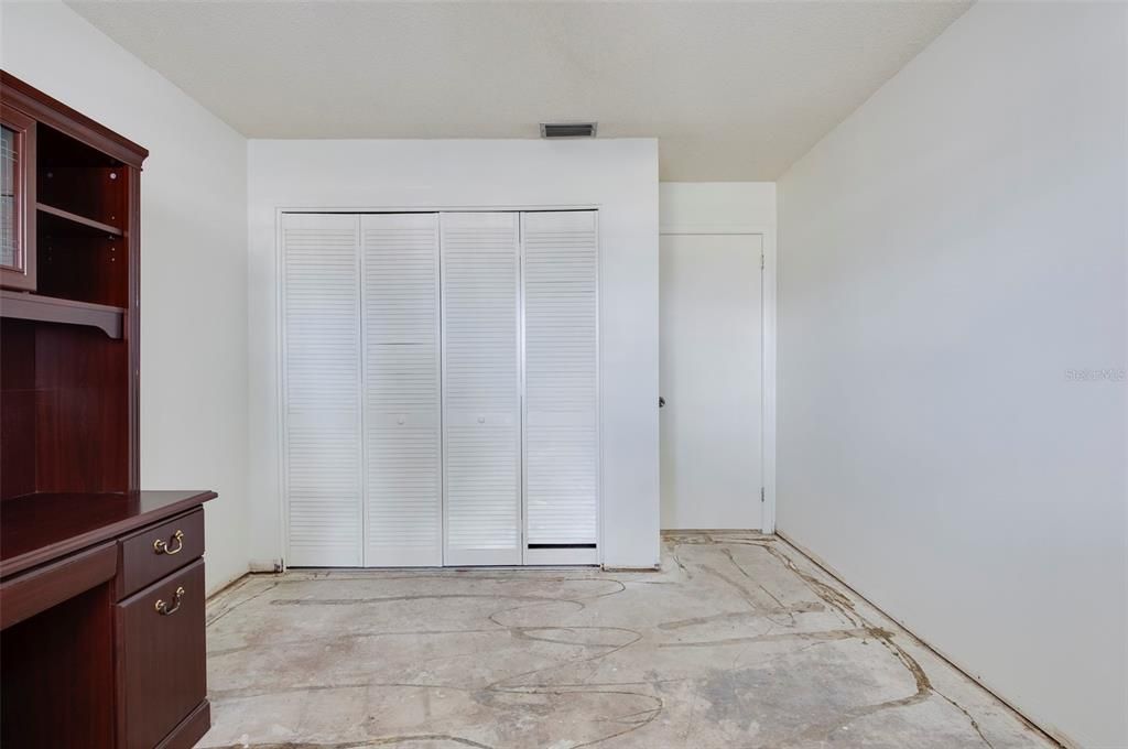 Под контрактом: $85,000 (2 спален, 1 ванн, 1180 Квадратных фут)