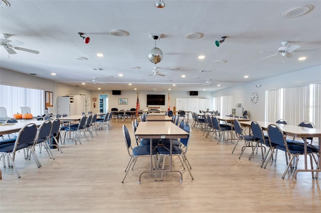 Под контрактом: $85,000 (2 спален, 1 ванн, 1180 Квадратных фут)