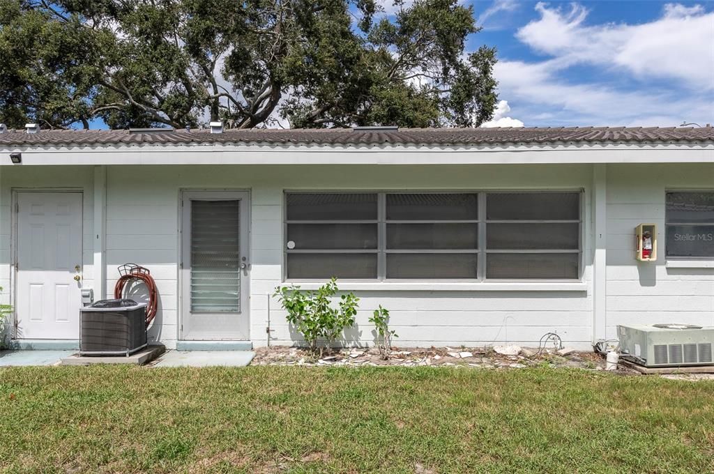 Под контрактом: $85,000 (2 спален, 1 ванн, 1180 Квадратных фут)