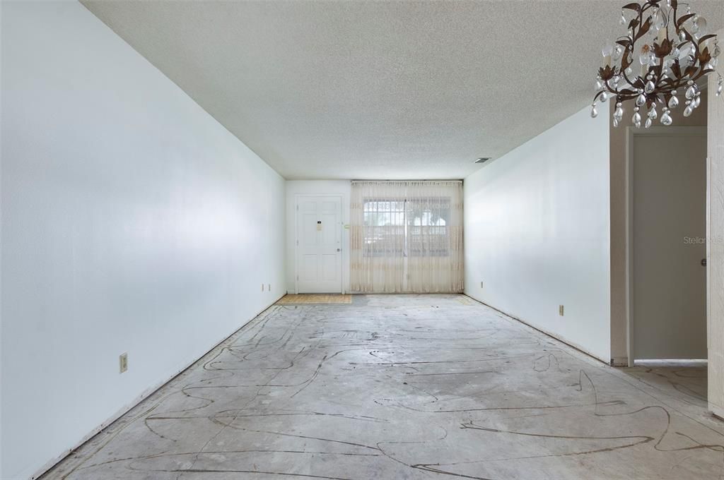 Под контрактом: $85,000 (2 спален, 1 ванн, 1180 Квадратных фут)