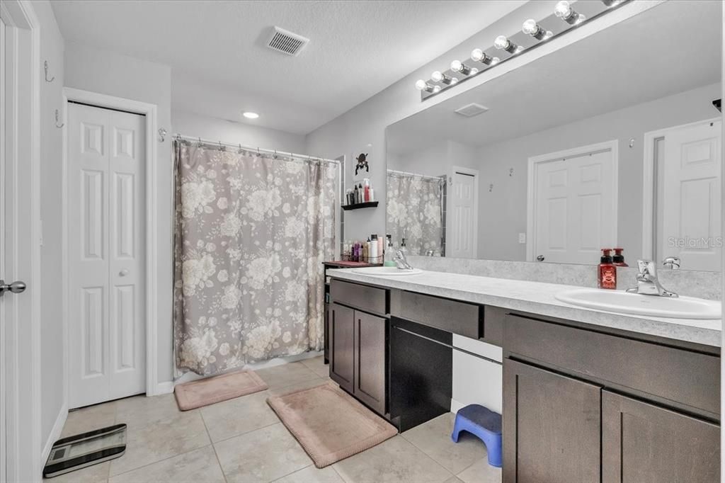 待售: $317,000 (4 贝兹, 2 浴室, 1809 平方英尺)