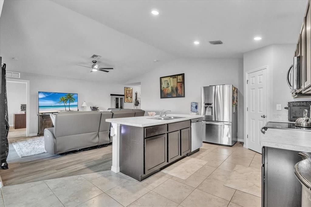 待售: $317,000 (4 贝兹, 2 浴室, 1809 平方英尺)