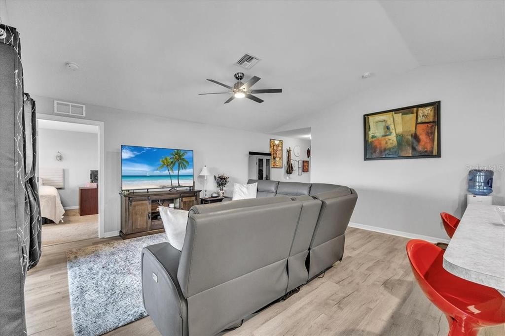 待售: $317,000 (4 贝兹, 2 浴室, 1809 平方英尺)