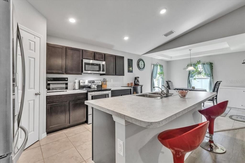 待售: $317,000 (4 贝兹, 2 浴室, 1809 平方英尺)