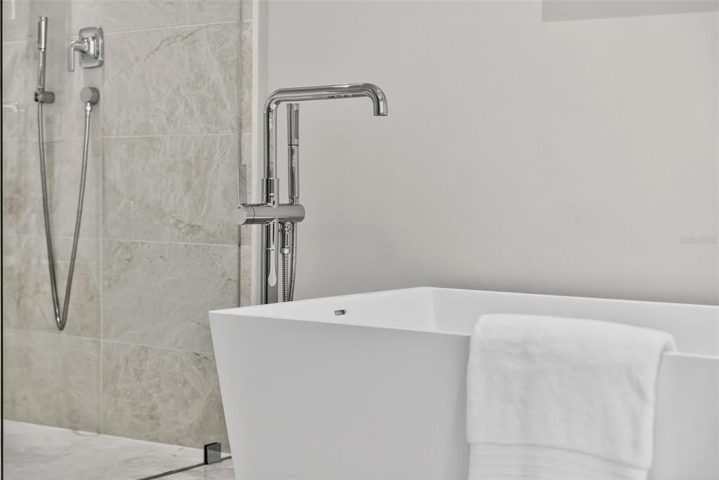 На продажу: $6,650,000 (2 спален, 2 ванн, 2249 Квадратных фут)