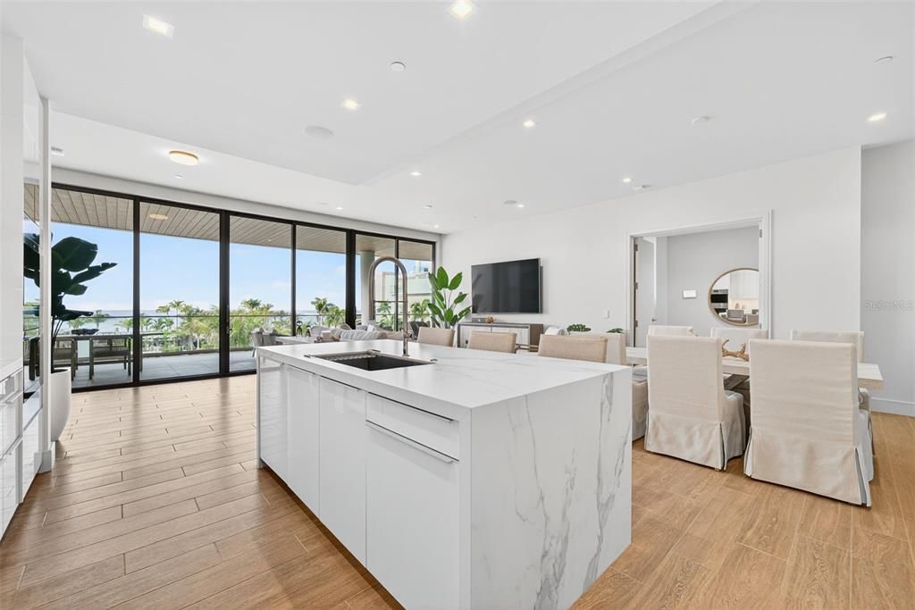 На продажу: $6,650,000 (2 спален, 2 ванн, 2249 Квадратных фут)