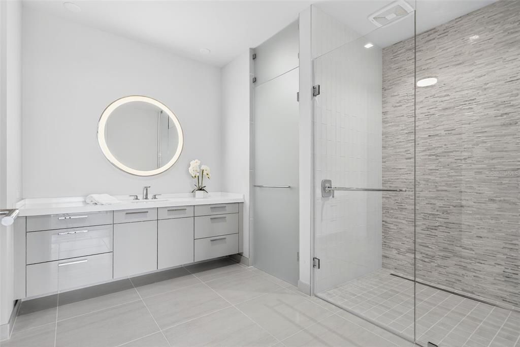 На продажу: $6,650,000 (2 спален, 2 ванн, 2249 Квадратных фут)