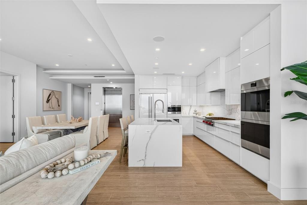 На продажу: $6,650,000 (2 спален, 2 ванн, 2249 Квадратных фут)