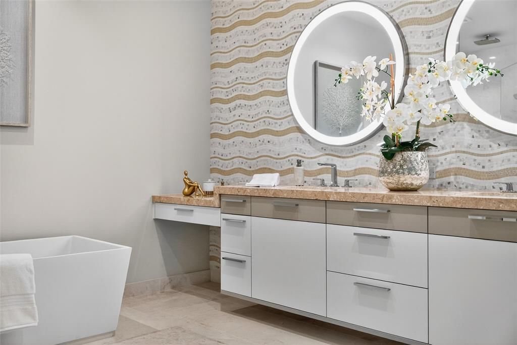 На продажу: $6,650,000 (2 спален, 2 ванн, 2249 Квадратных фут)