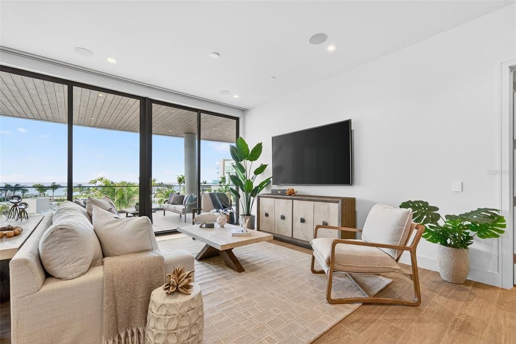 На продажу: $6,650,000 (2 спален, 2 ванн, 2249 Квадратных фут)