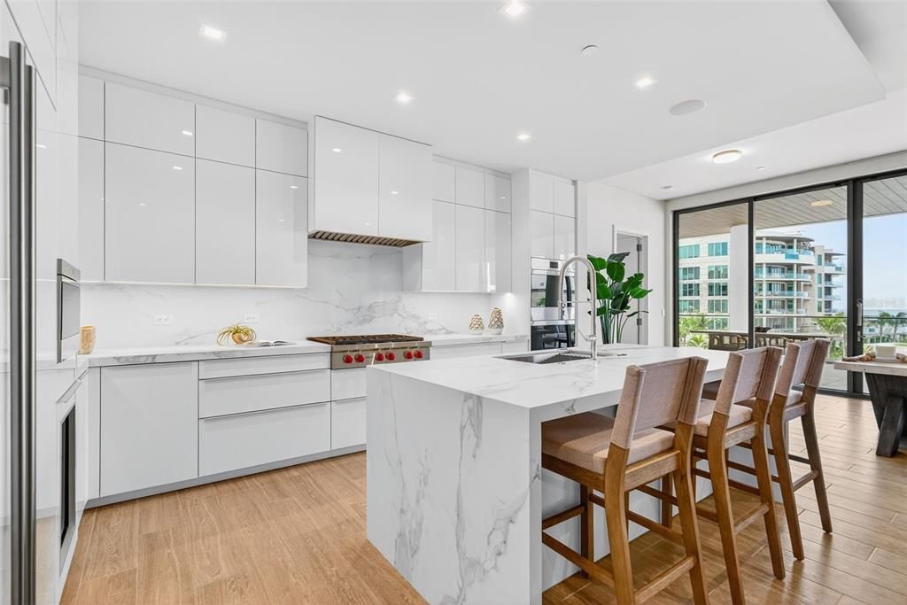 На продажу: $6,650,000 (2 спален, 2 ванн, 2249 Квадратных фут)