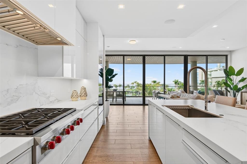 На продажу: $6,650,000 (2 спален, 2 ванн, 2249 Квадратных фут)