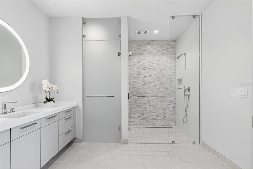 На продажу: $6,650,000 (2 спален, 2 ванн, 2249 Квадратных фут)