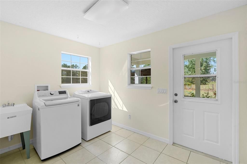 Active With Contract: $558,000 (2 beds, 2 baths, 1344 Square Feet)