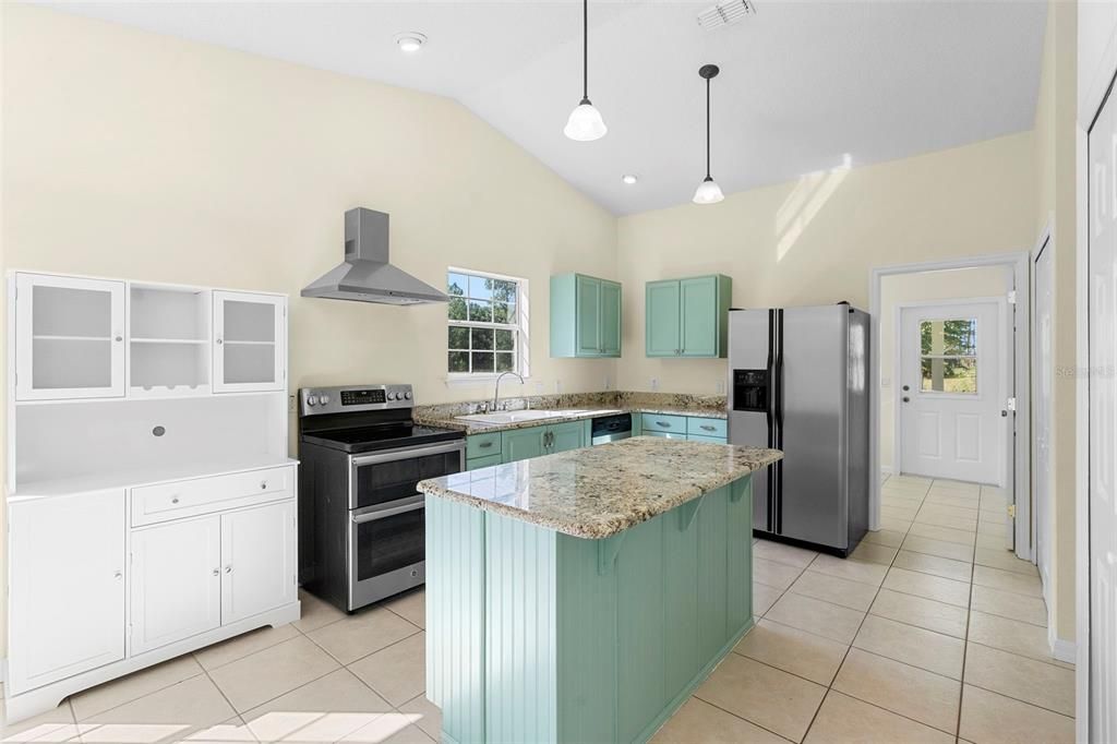 Active With Contract: $558,000 (2 beds, 2 baths, 1344 Square Feet)