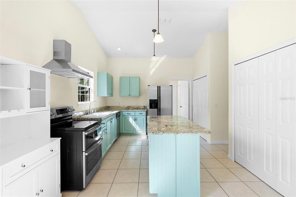 Active With Contract: $558,000 (2 beds, 2 baths, 1344 Square Feet)