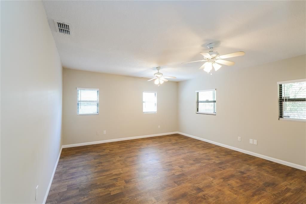 For Rent: $2,030 (4 beds, 3 baths, 1752 Square Feet)