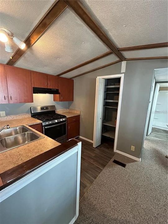 В аренду: $1,100 (2 спален, 1 ванн, 920 Квадратных фут)