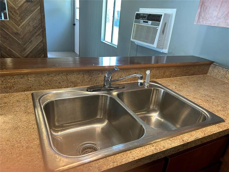 В аренду: $1,100 (2 спален, 1 ванн, 920 Квадратных фут)