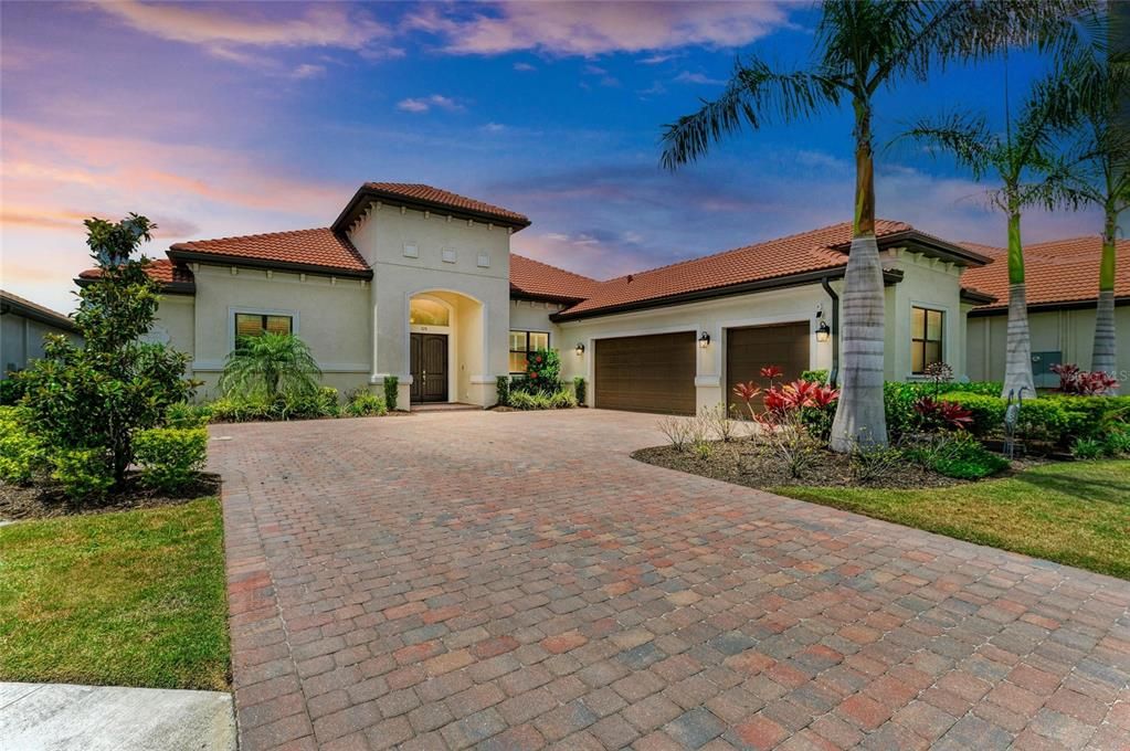 For Sale: $1,350,000 (3 beds, 3 baths, 3125 Square Feet)