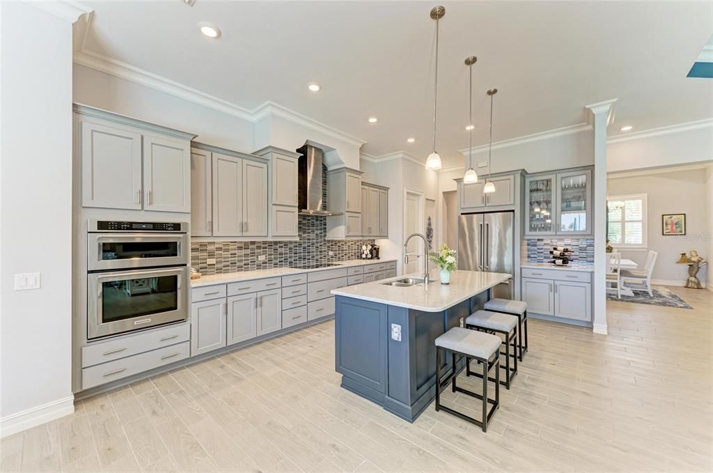 For Sale: $1,350,000 (3 beds, 3 baths, 3125 Square Feet)