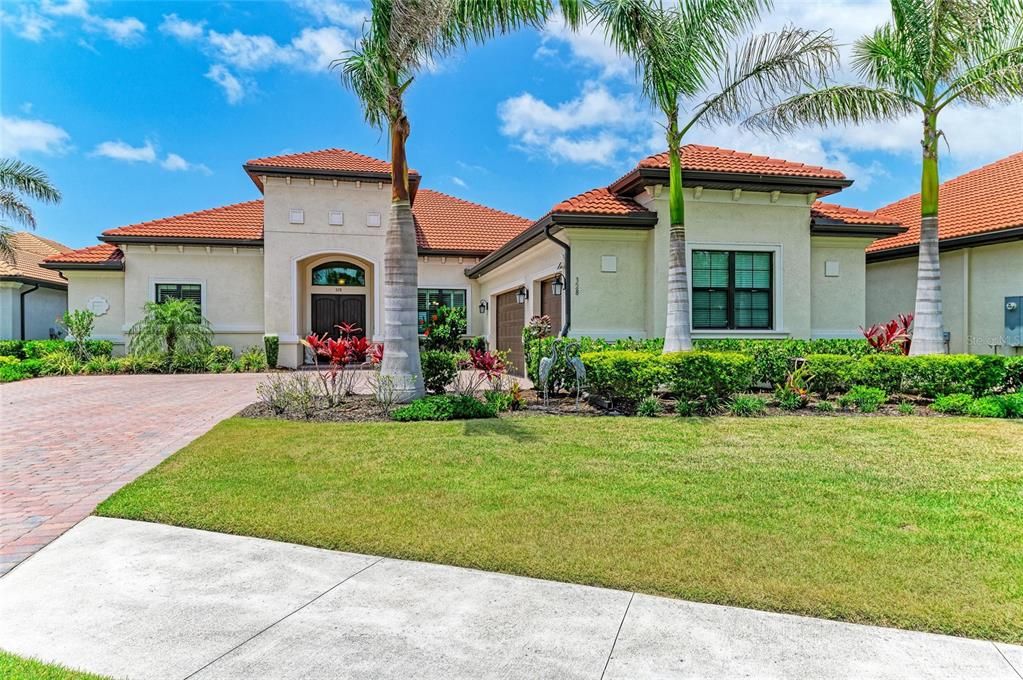 For Sale: $1,350,000 (3 beds, 3 baths, 3125 Square Feet)