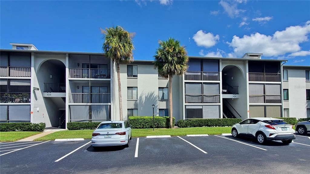 For Sale: $189,900 (2 beds, 2 baths, 975 Square Feet)