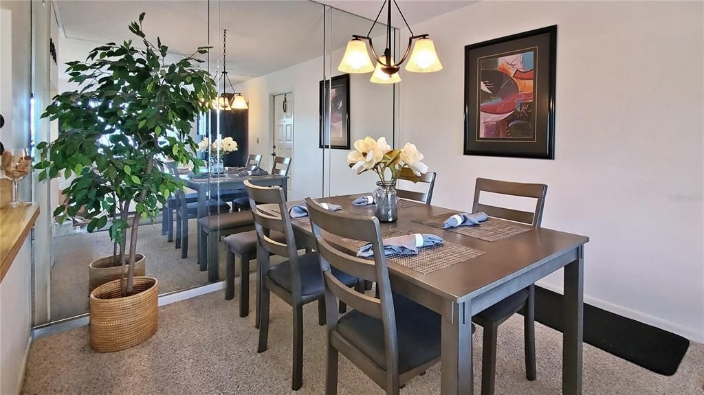 For Sale: $189,900 (2 beds, 2 baths, 975 Square Feet)