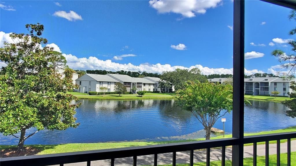 For Sale: $189,900 (2 beds, 2 baths, 975 Square Feet)