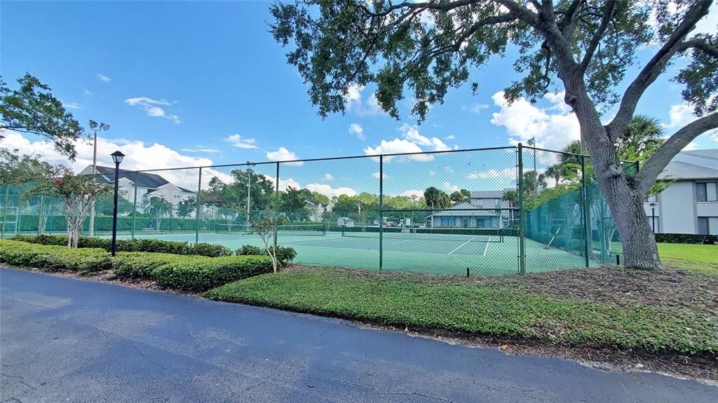 For Sale: $189,900 (2 beds, 2 baths, 975 Square Feet)