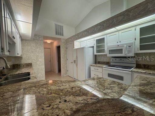 For Rent: $2,450 (3 beds, 2 baths, 1777 Square Feet)