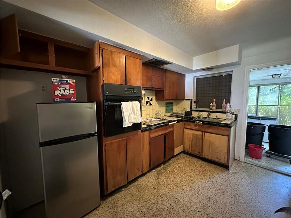 Под контрактом: $150,000 (2 спален, 1 ванн, 728 Квадратных фут)