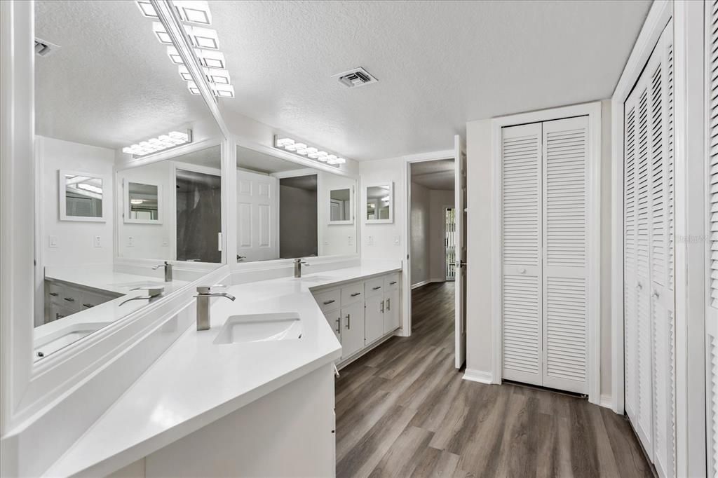 For Sale: $410,000 (3 beds, 2 baths, 1918 Square Feet)