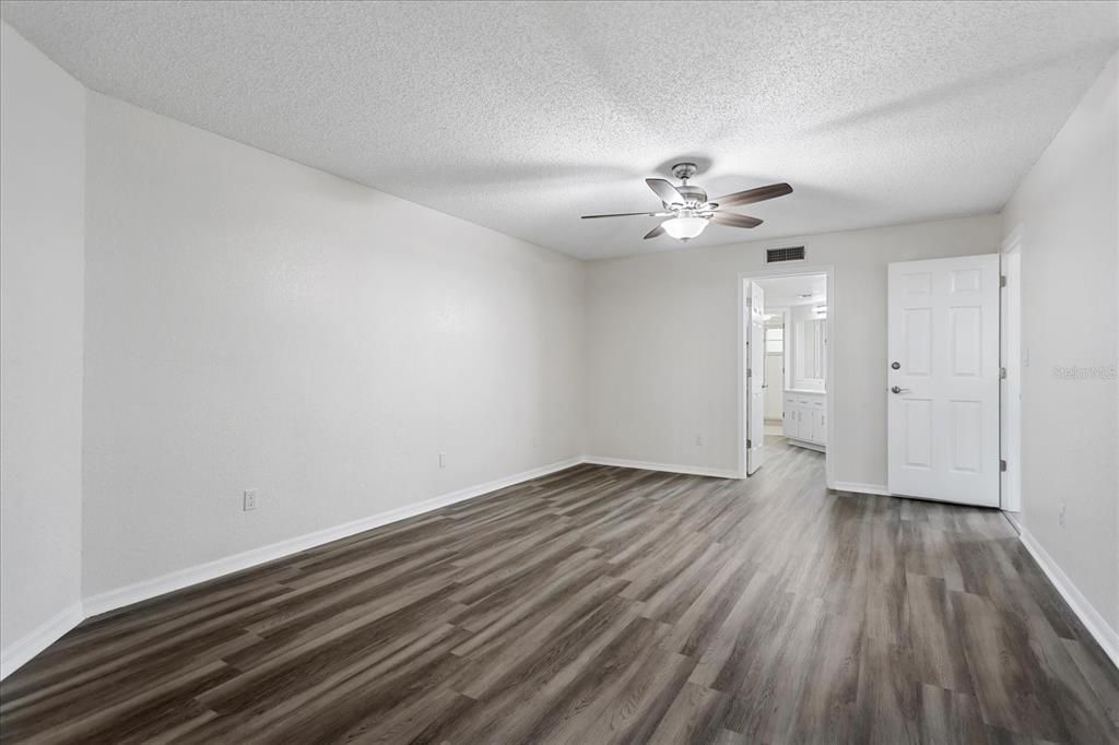 For Sale: $410,000 (3 beds, 2 baths, 1918 Square Feet)