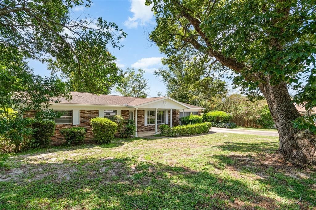 Active With Contract: $285,000 (3 beds, 2 baths, 1556 Square Feet)