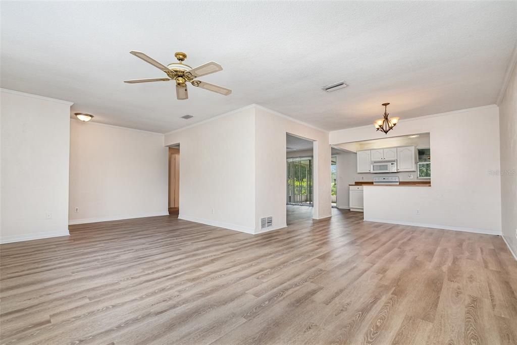 Active With Contract: $285,000 (3 beds, 2 baths, 1556 Square Feet)