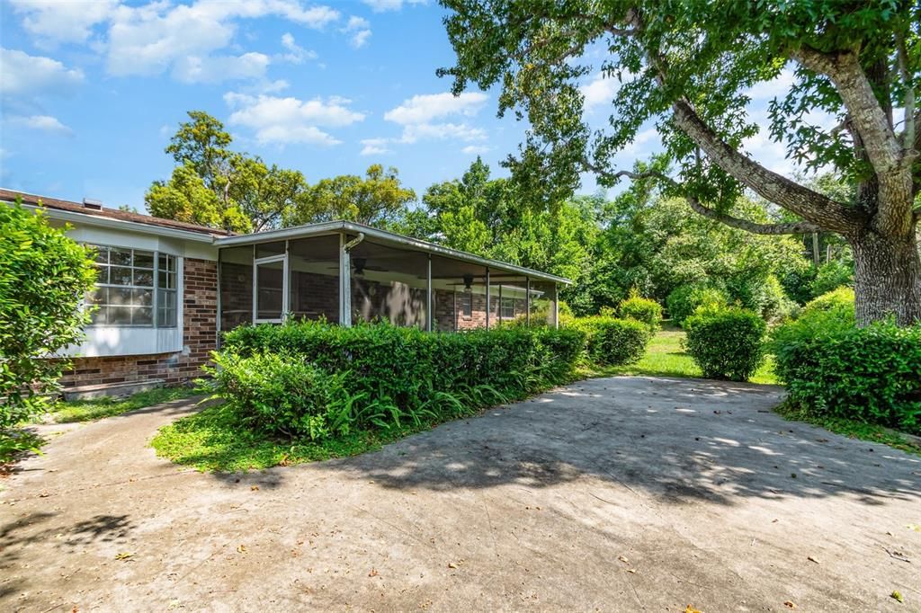 Active With Contract: $285,000 (3 beds, 2 baths, 1556 Square Feet)