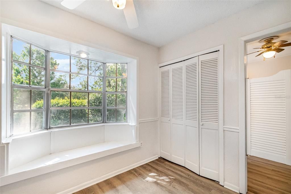 Active With Contract: $285,000 (3 beds, 2 baths, 1556 Square Feet)