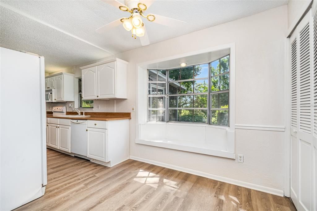 Active With Contract: $285,000 (3 beds, 2 baths, 1556 Square Feet)