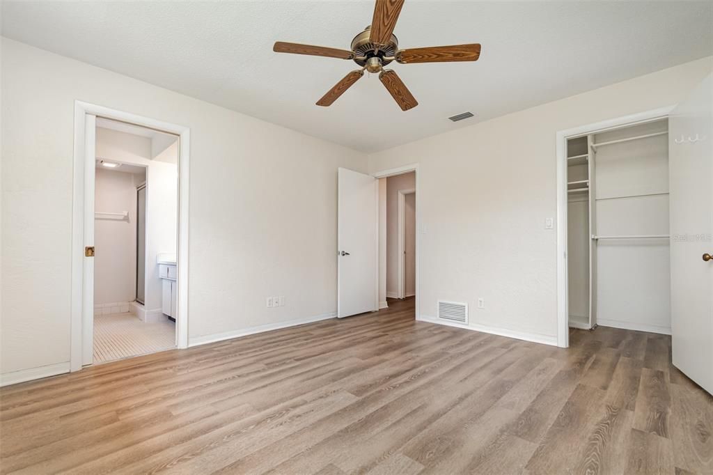 Active With Contract: $285,000 (3 beds, 2 baths, 1556 Square Feet)