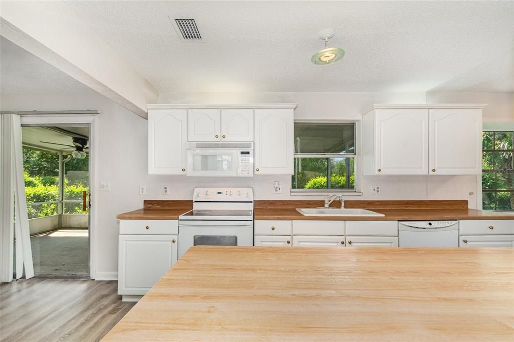 Active With Contract: $285,000 (3 beds, 2 baths, 1556 Square Feet)